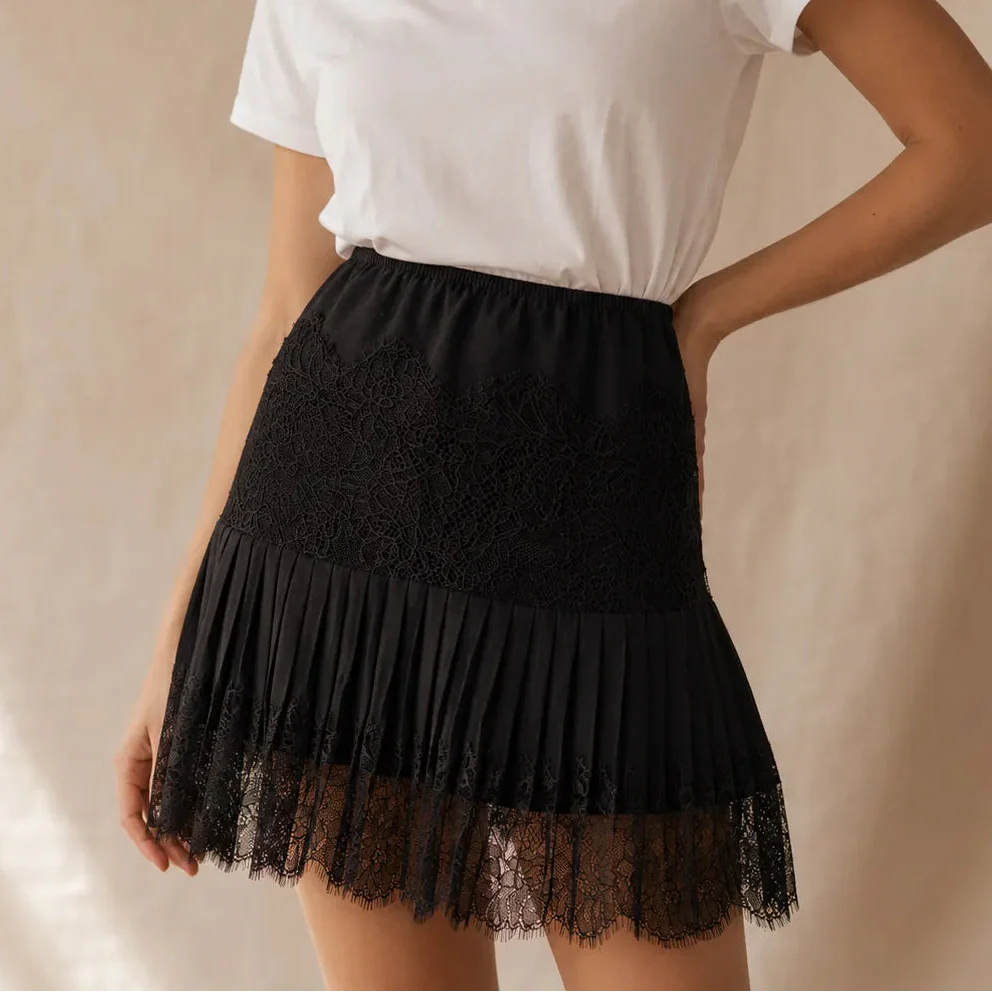 Vivelyn – Pleated Lace Trim Mini Skirt