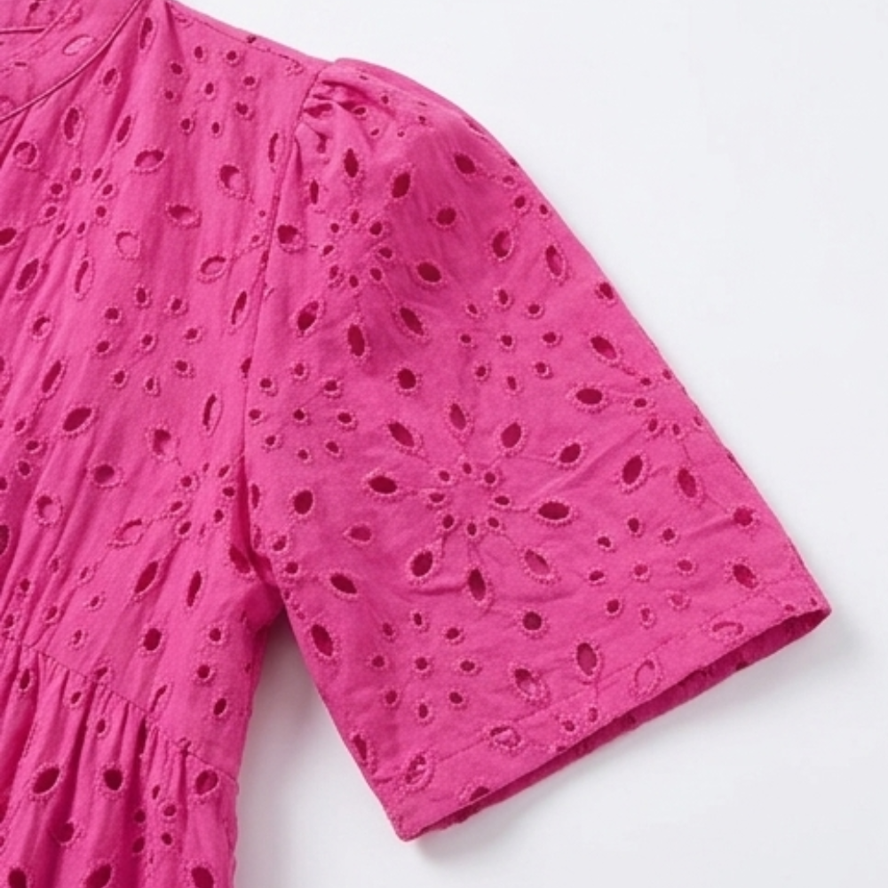Wearbella – Flowy V-Neck Eyelet Dress for Curvy Fit