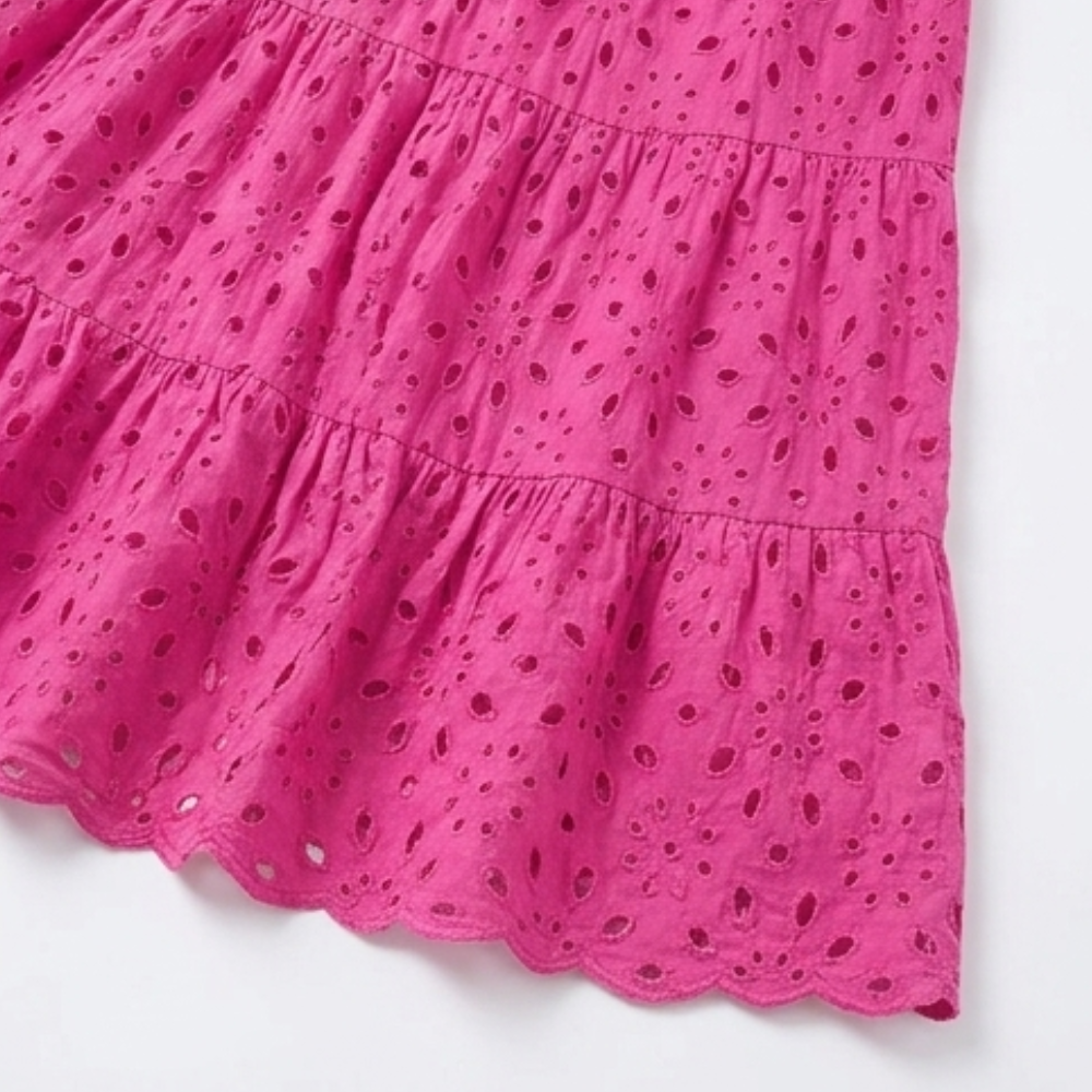 Wearbella – Flowy V-Neck Eyelet Dress for Curvy Fit