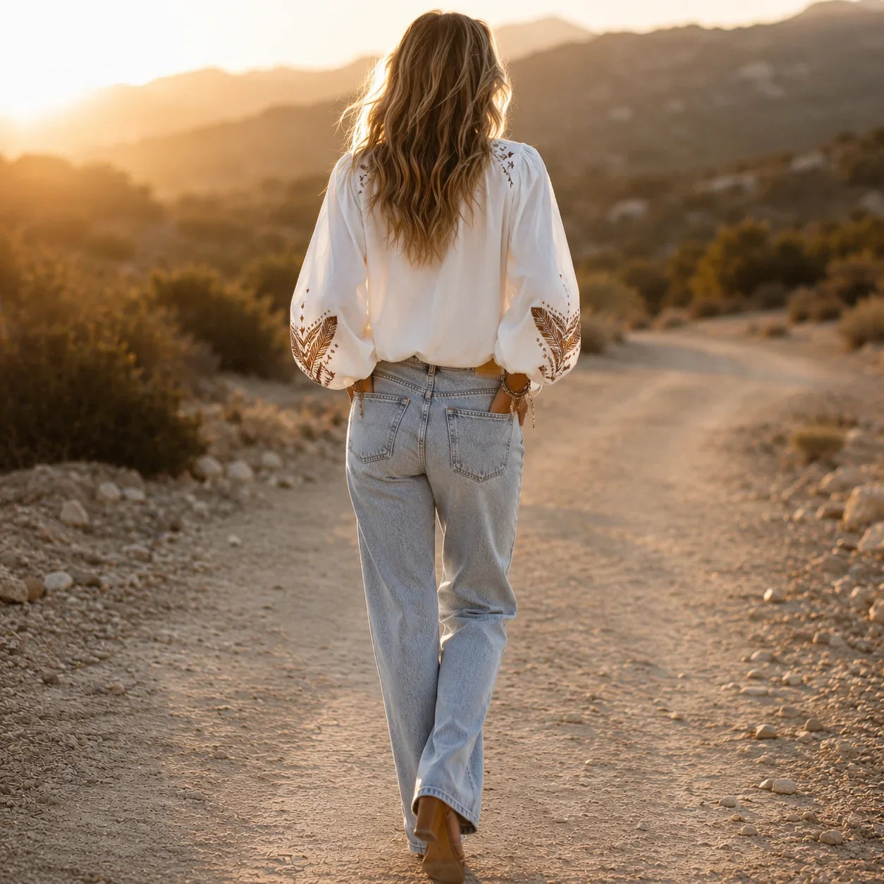 Soluna – Embroidered Boho Blouse, V-Neck, Balloon Sleeve