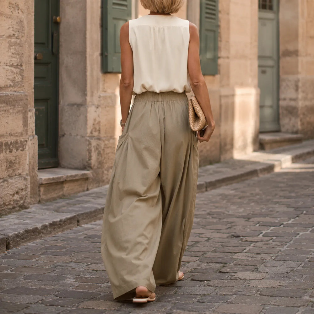 Lorenza – Pleated Wide-Leg Lantern Trousers with Drawstring Waist and Deep Pockets