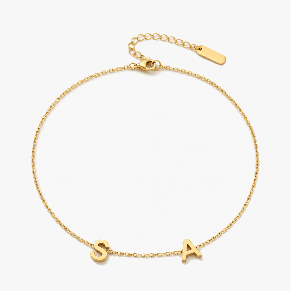 Auriela – Personalized side initial necklace