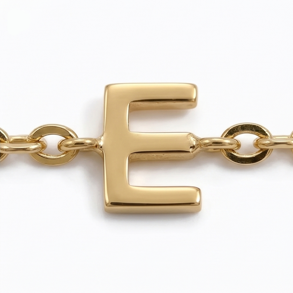 Auriela – Personalized side initial necklace