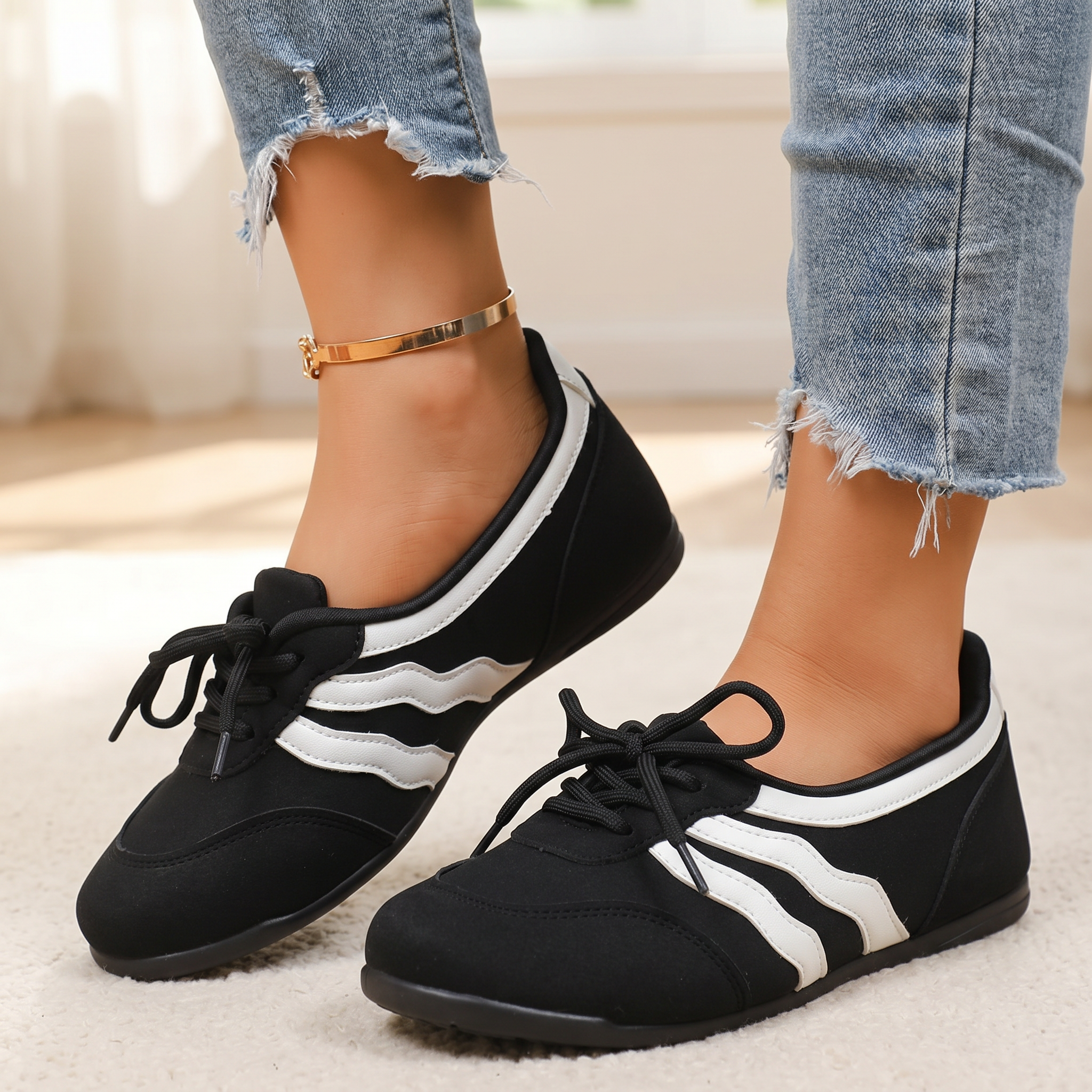 Lunelle – Retro Slip-On Sneakers