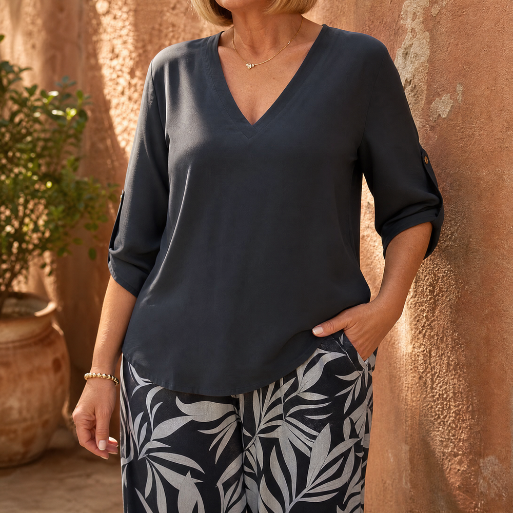 Lark & Palm – Women's V-Neck Top & Leaf-Print Wide-Leg Pants Set