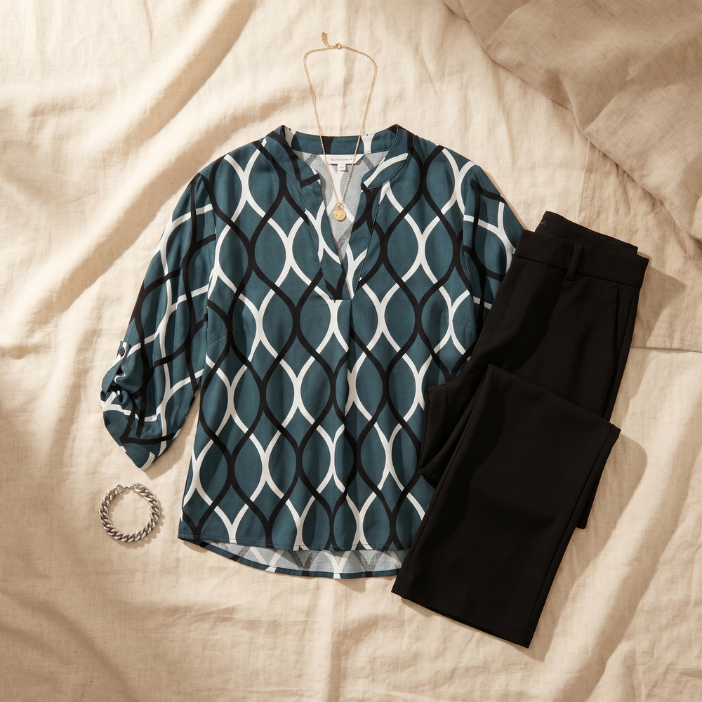Nora – Women's Flowy Printed V-Neck Blouse