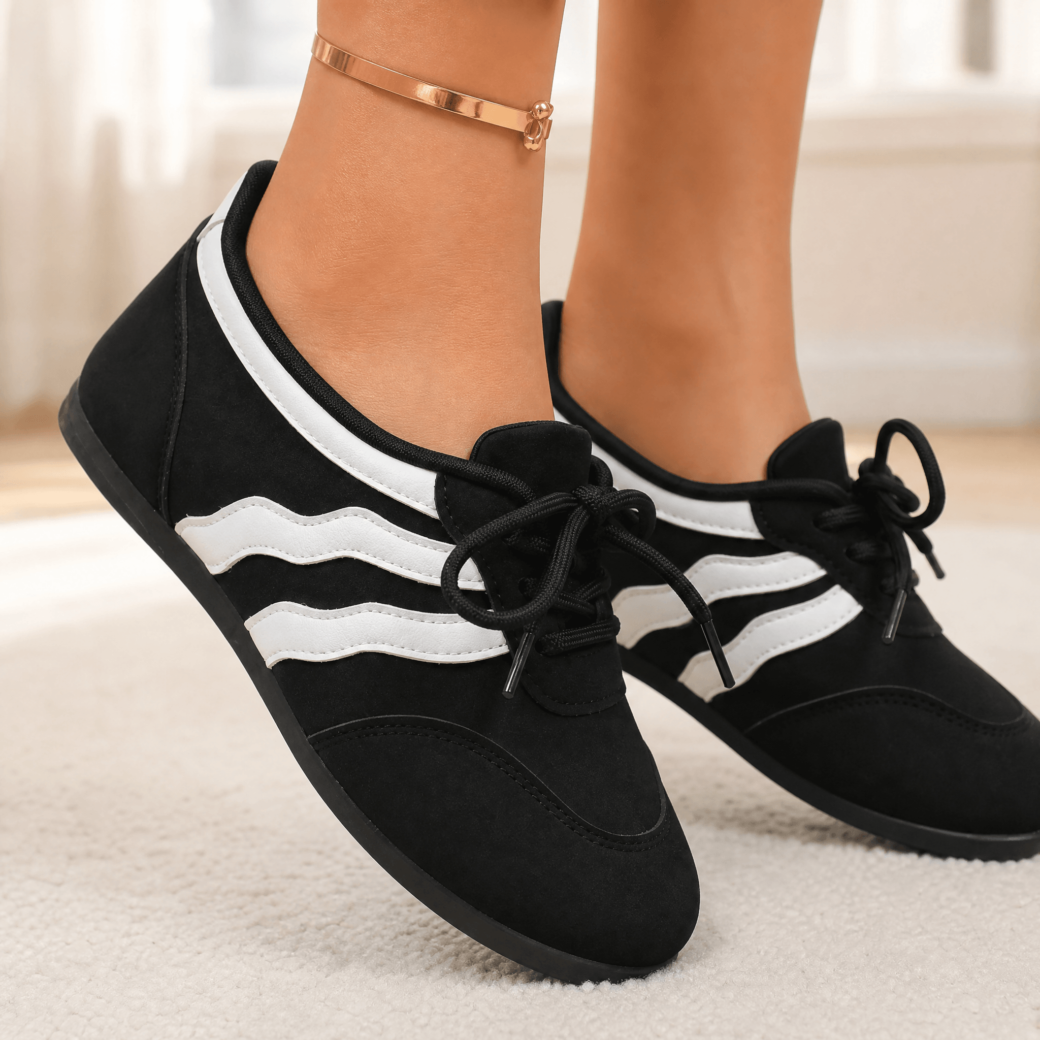 Lunelle – Retro Slip-On Sneakers
