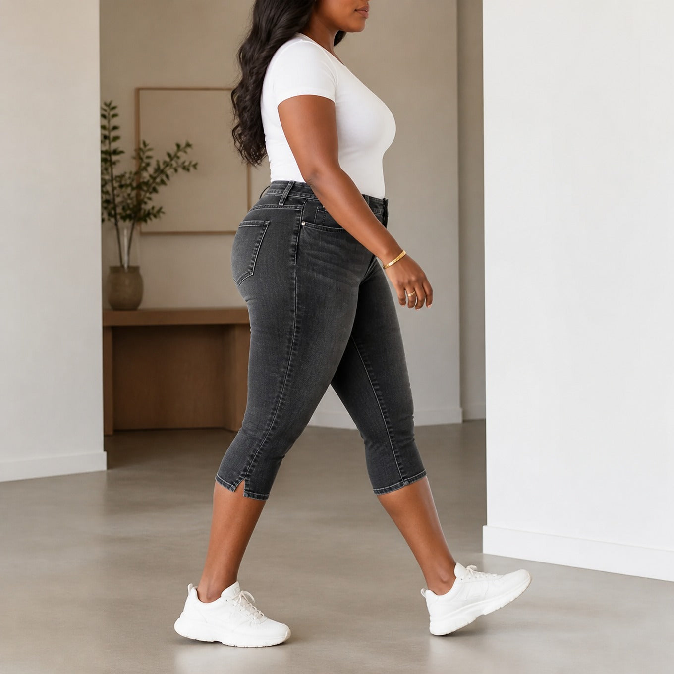 Curvella™ – Flattering High-Waist Stretch Denim Capris