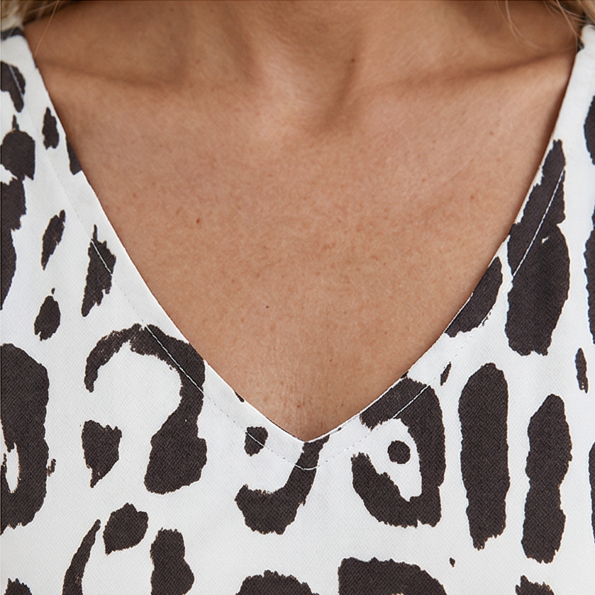 Vivara™ – Leopard Print V Neck Pocket Dress